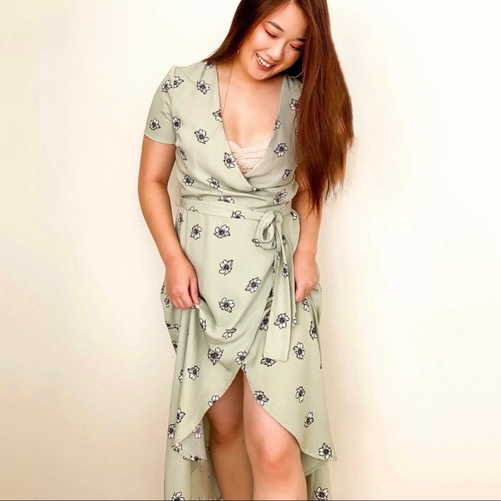 MIDI FLORAL WRAP DRESS! NWT!